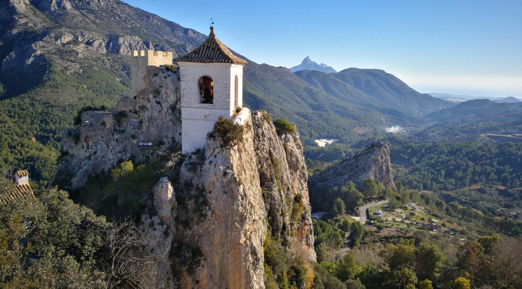 Guadalest clocher et vallée